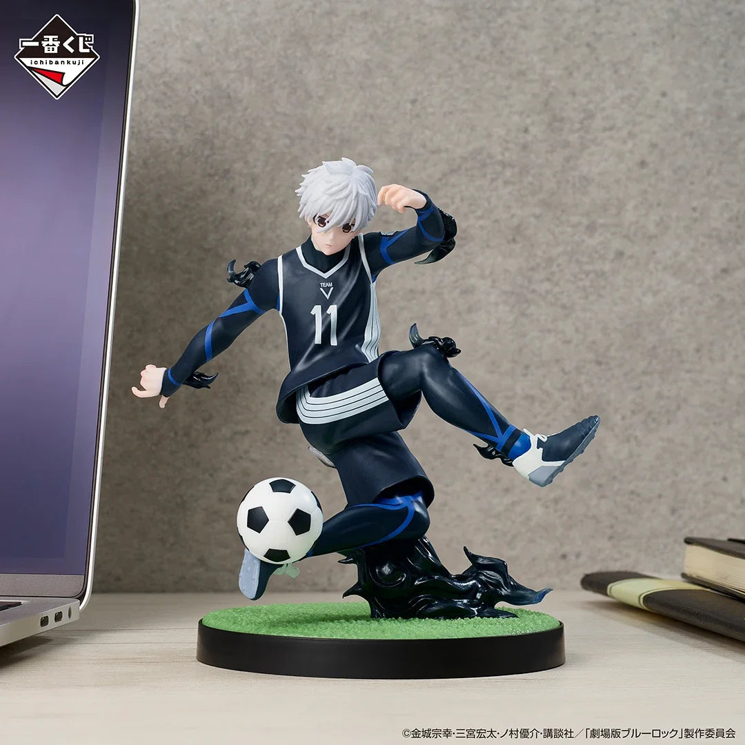Blue Lock Isagi Yoichi Bachira Meguru wielding saboteurs Anime Action Figures Model Collection Toy